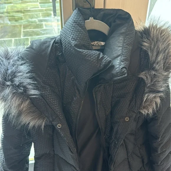 The north face size small puffer coat with fur hood. Excellent condition. - Picture 2 of 10